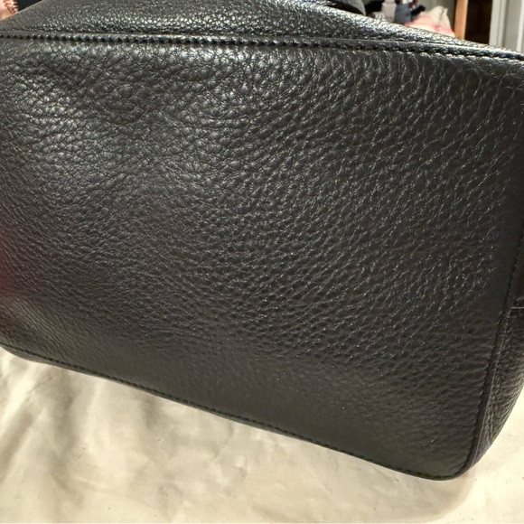 TORY BURCH THEA BUCKET BAG | Black Leather Shoulder Bag - Picture 5 of 8